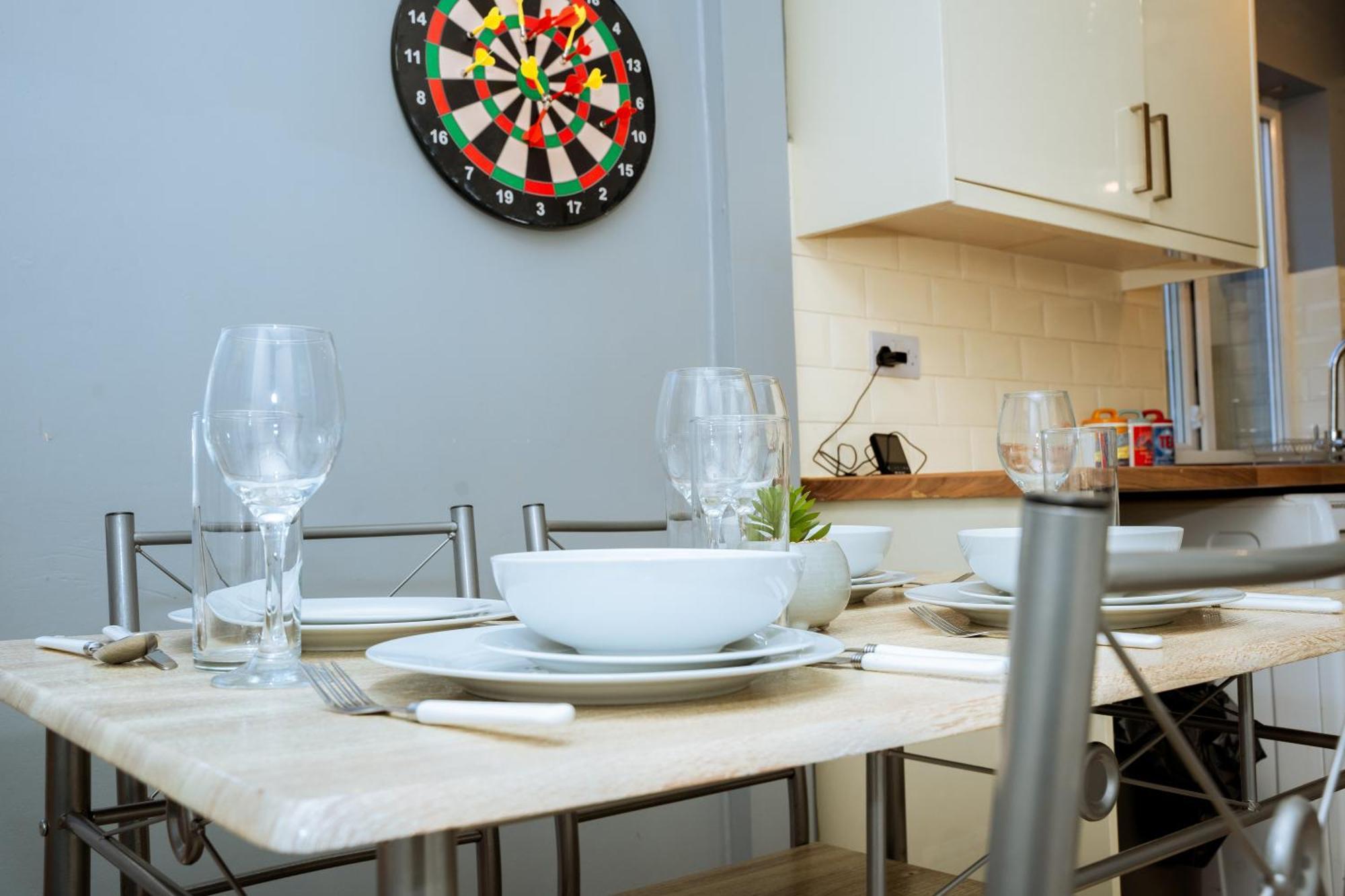 Modern 3Bed Home With Hot Tub Leeds  Dış mekan fotoğraf