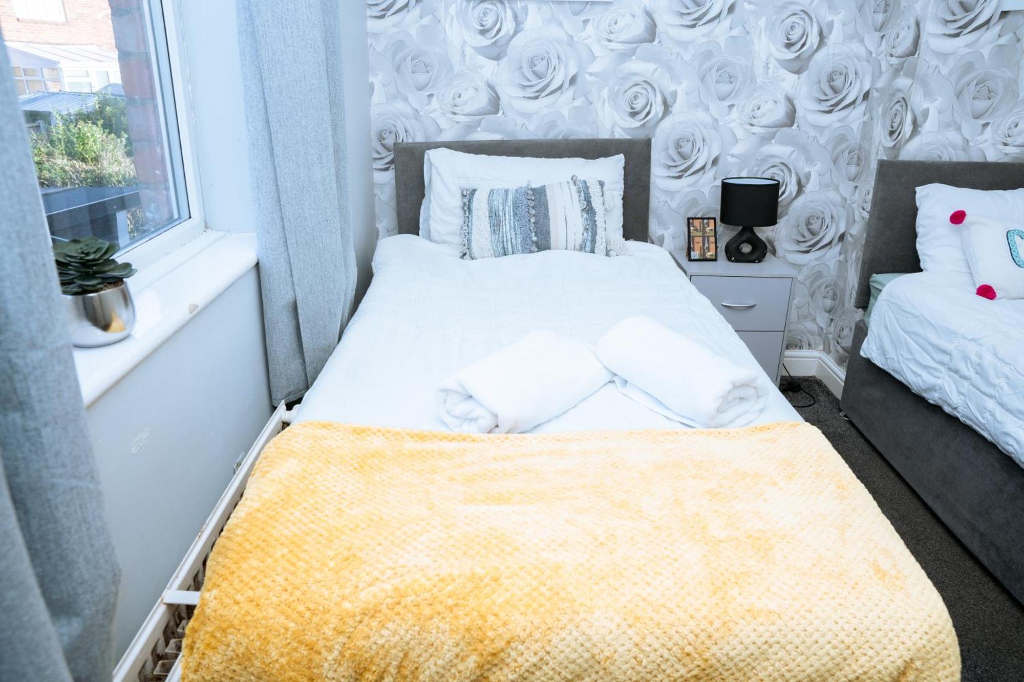 Modern 3Bed Home With Hot Tub Leeds  Dış mekan fotoğraf
