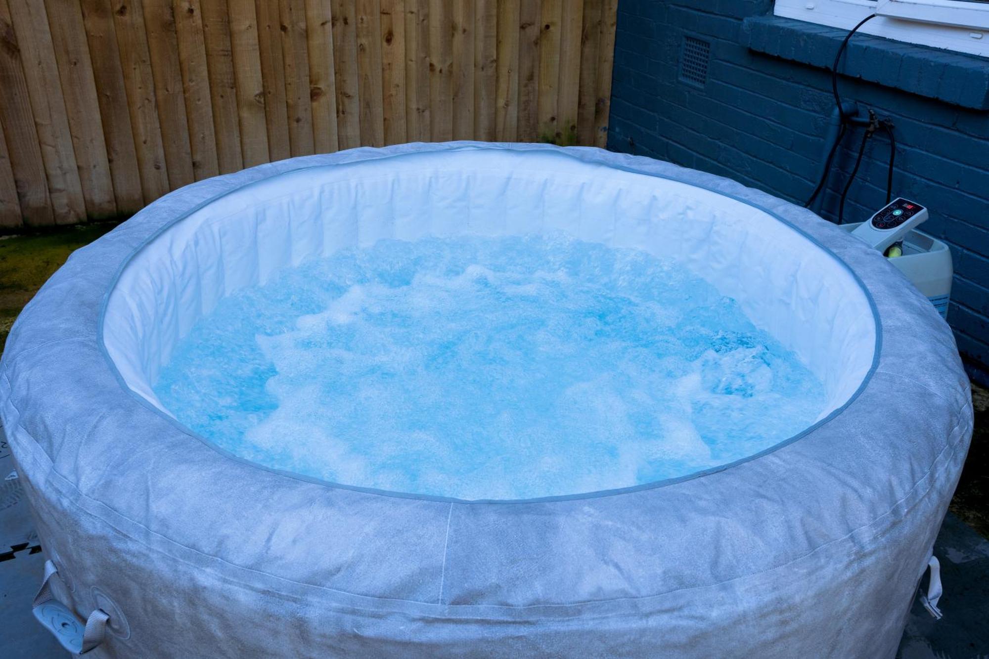 Modern 3Bed Home With Hot Tub Leeds  Dış mekan fotoğraf